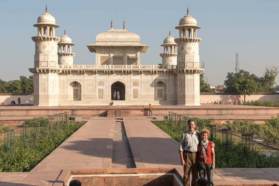 I'timad-ud-Daulah Couple in Agra, India
