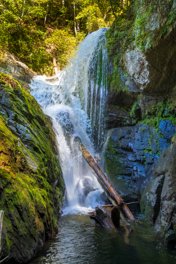 Laurel Falls in Devils Fork State Park, South Carolina