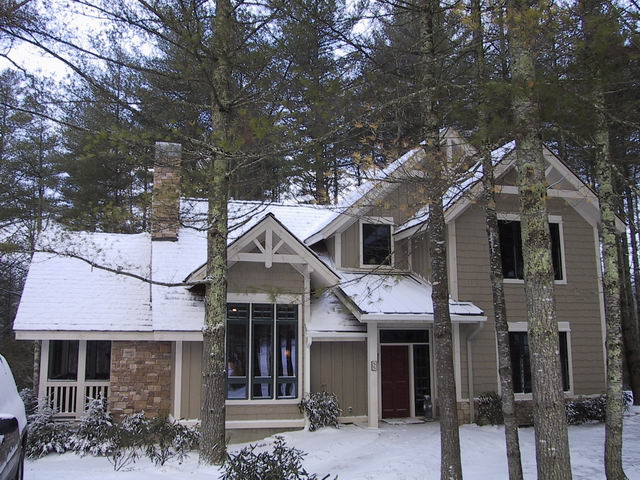 Condo in Snow in Highlands, North Carolina
