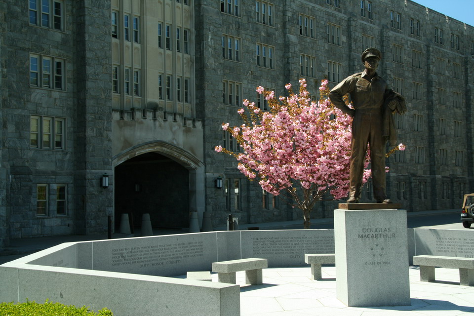 MacArthur Monument