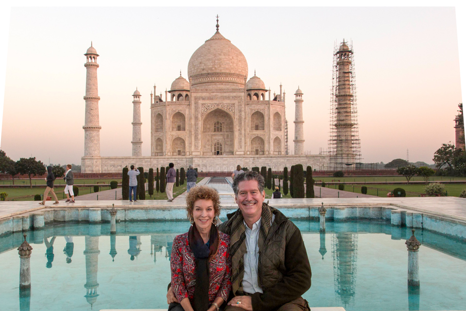 Couple and Taj Mahal